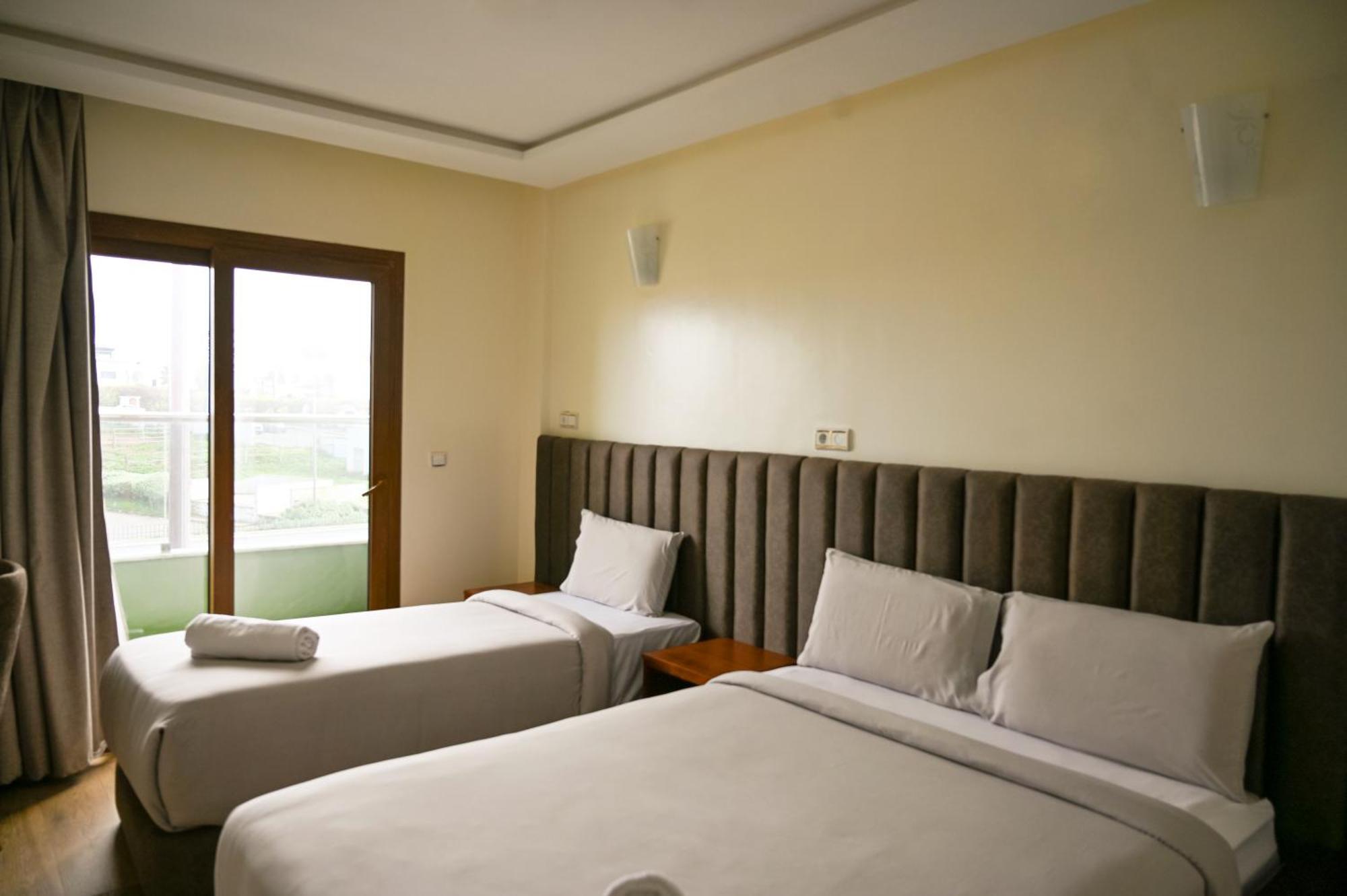 Hotel Jawharat Ел Джадида Екстериор снимка